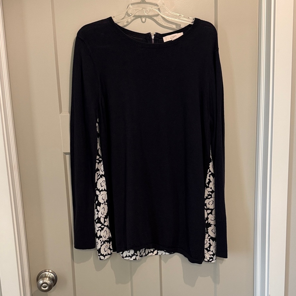 LOFT Navy Long Sleeve Top with White Floral Accents Mixed Media Size XL